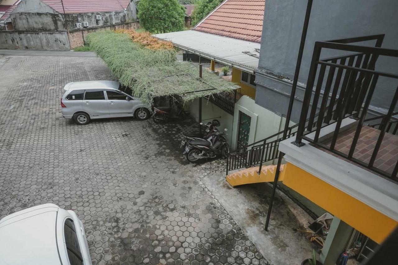 Reddoorz Syariah Near Kantor Walikota ジャンビ エクステリア 写真